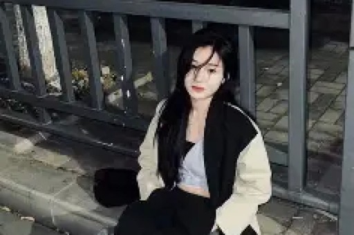 美顶流纯神演穿普拉达的女王2被删光！秀身体黑历史太多
